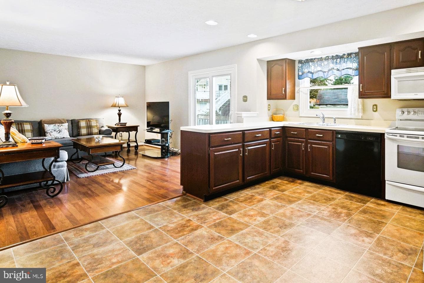 14 Britmore Court photo 4