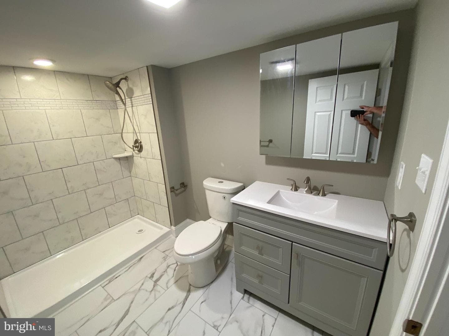 7839 Bagley Avenue photo 25