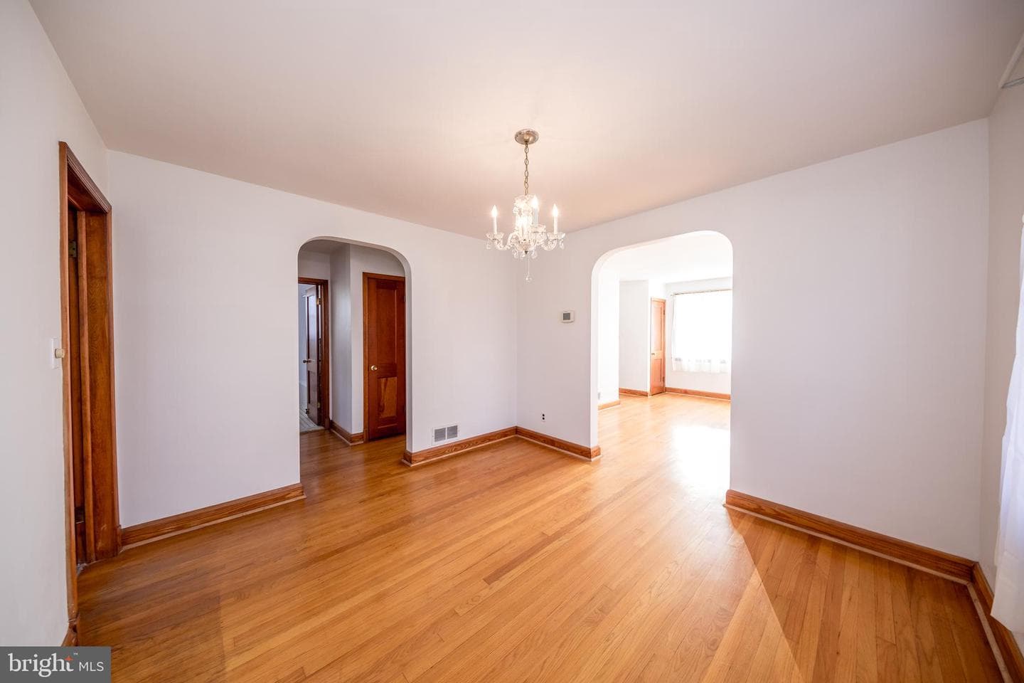 8929 Yvonne Avenue photo 11