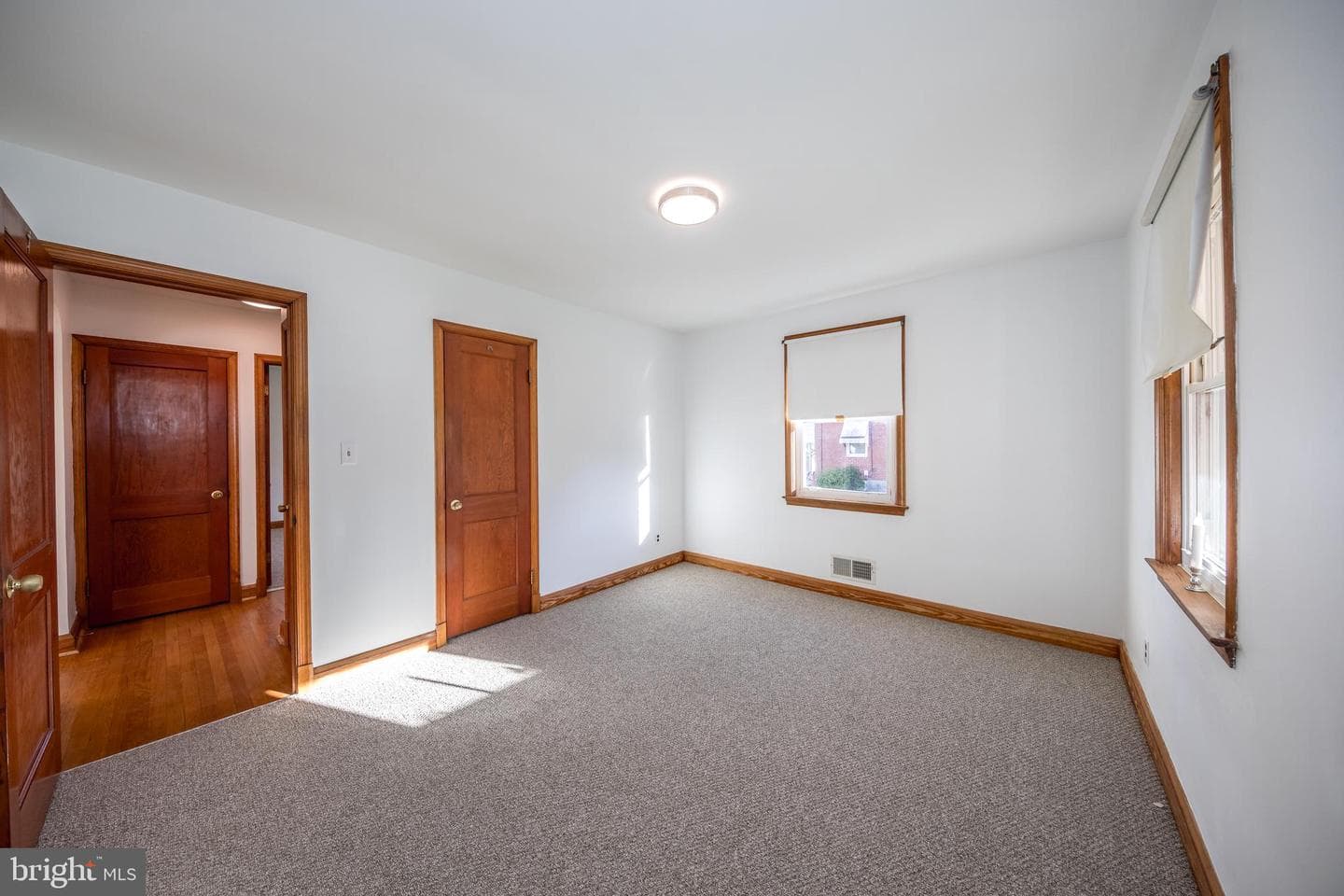 8929 Yvonne Avenue photo 14