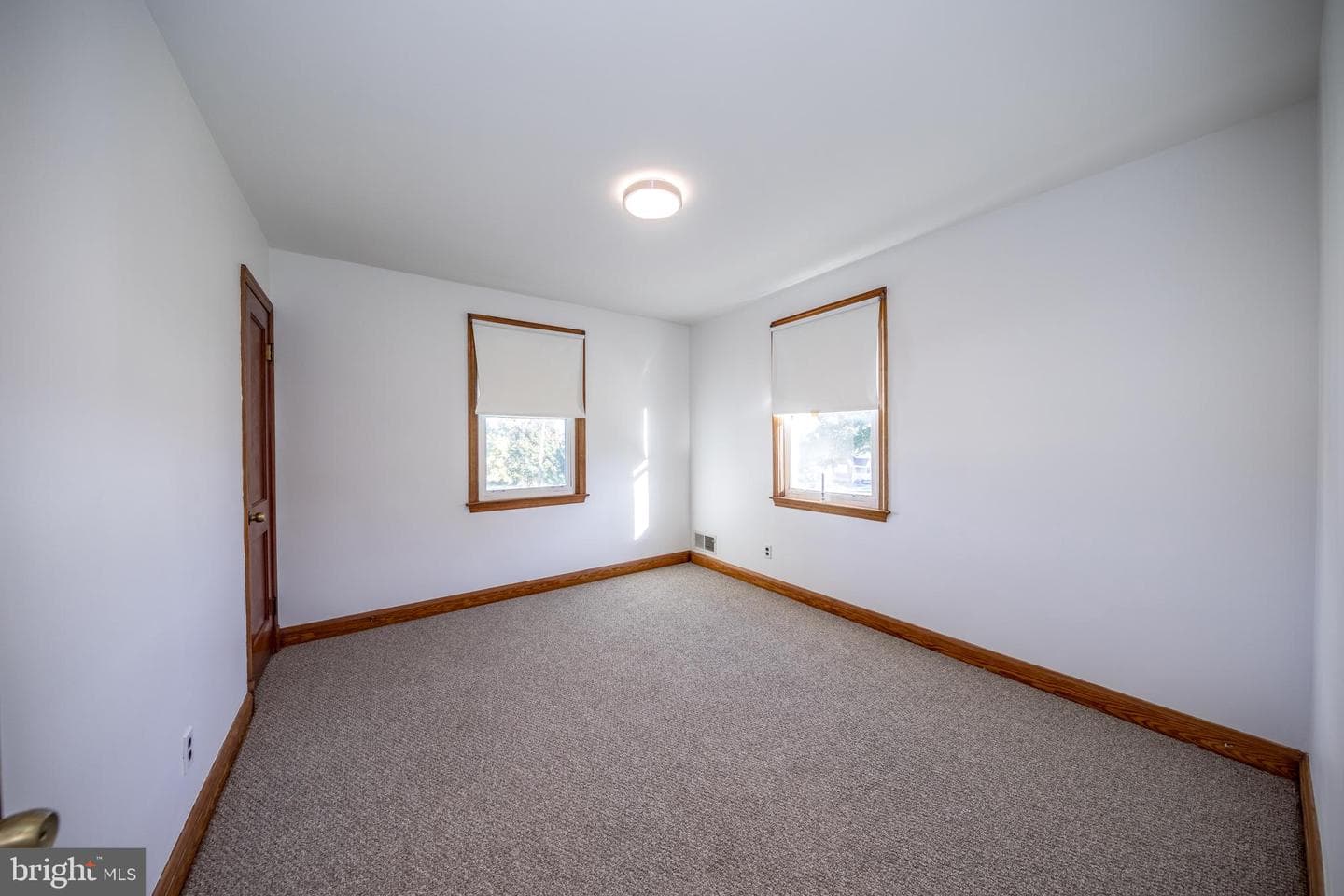8929 Yvonne Avenue photo 17