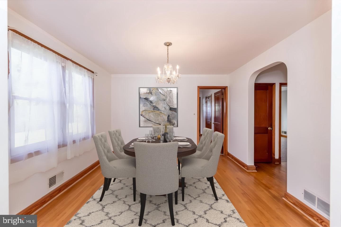 8929 Yvonne Avenue photo 2