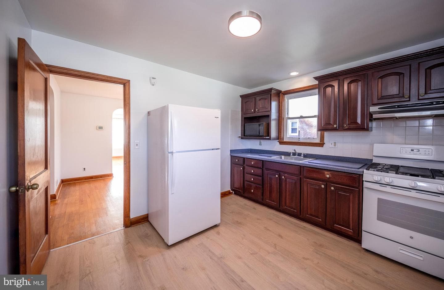 8929 Yvonne Avenue photo 21