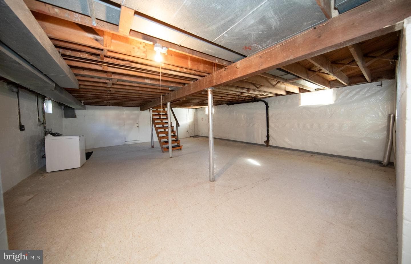 8929 Yvonne Avenue photo 26
