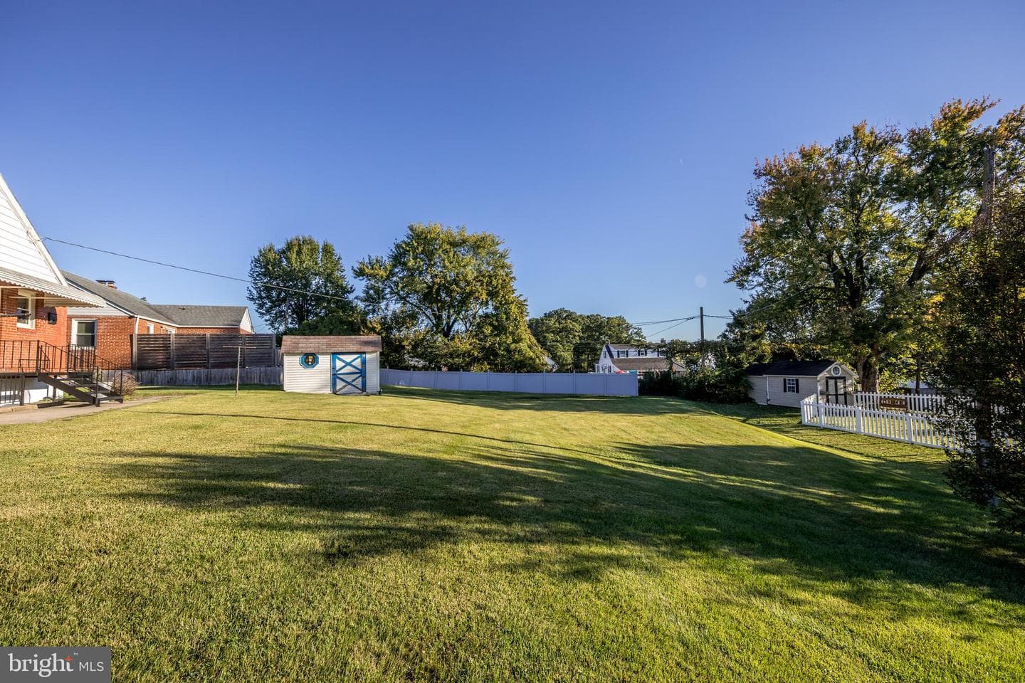 8929 Yvonne Avenue photo 32