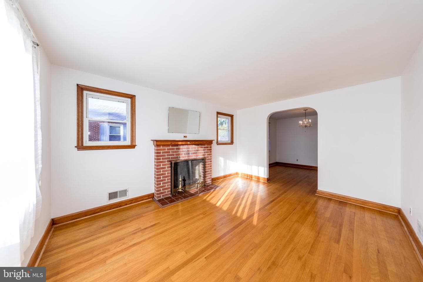 8929 Yvonne Avenue photo 6