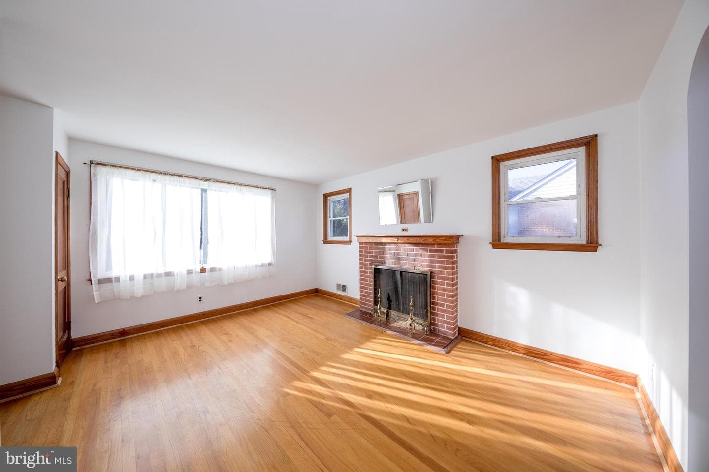8929 Yvonne Avenue photo 7