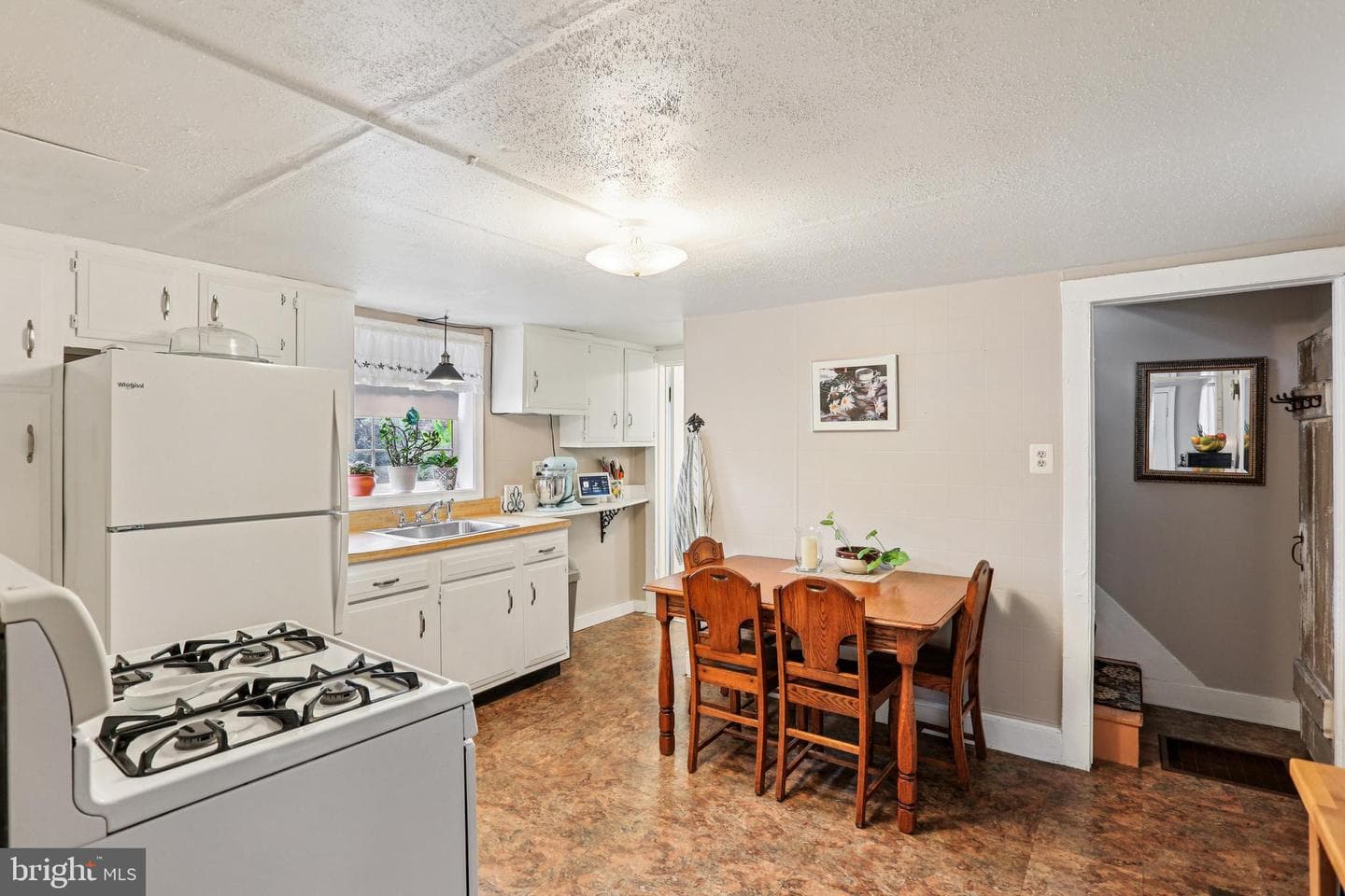 19 Bond Avenue photo 8