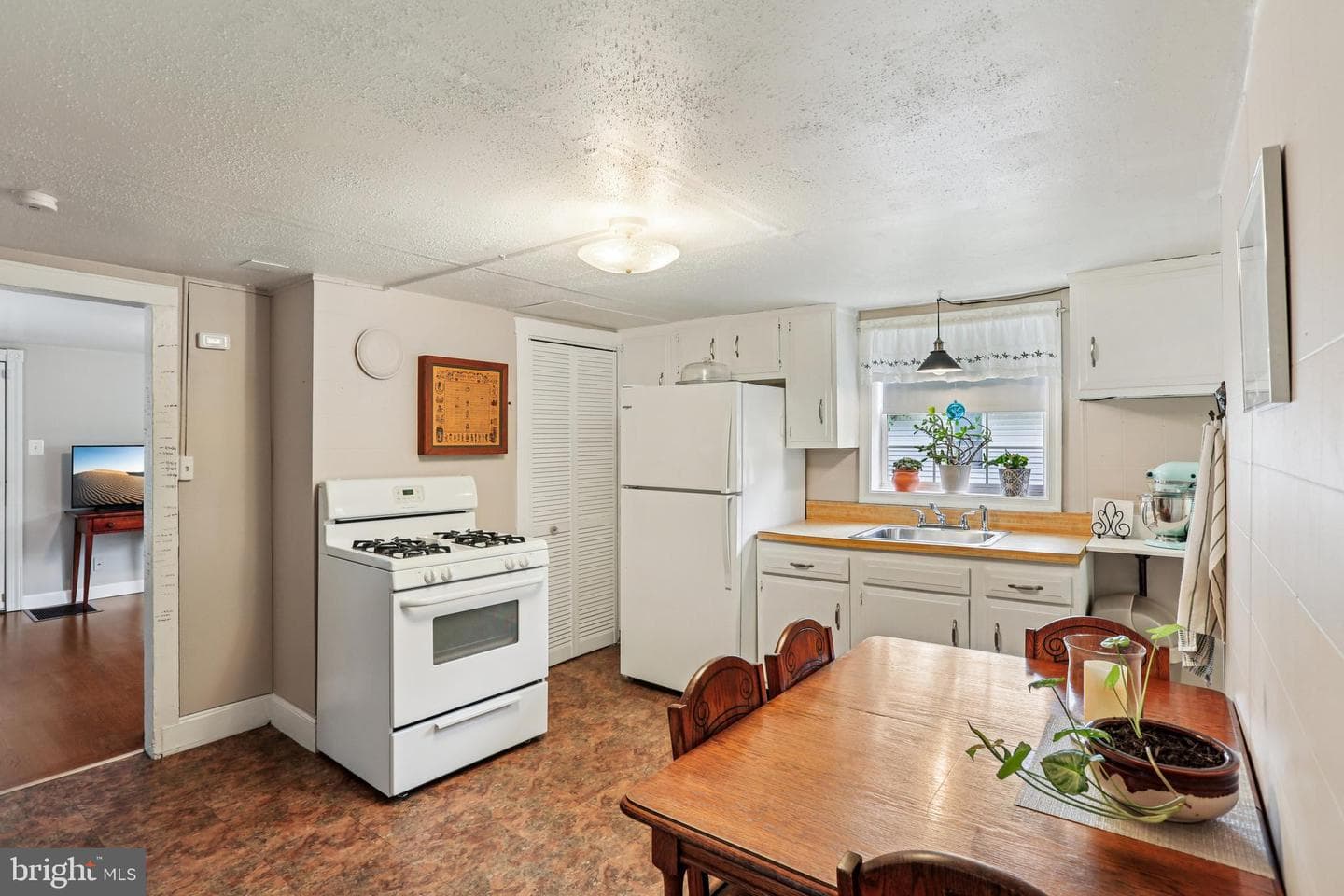 19 Bond Avenue photo 9