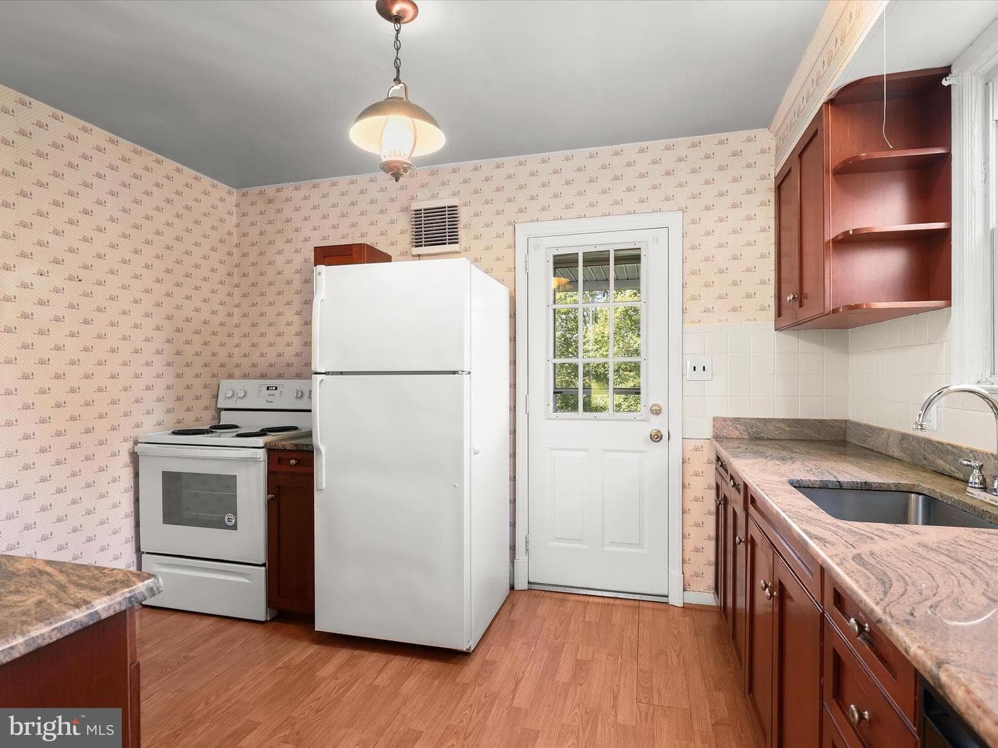 8 Seminole Avenue photo 11