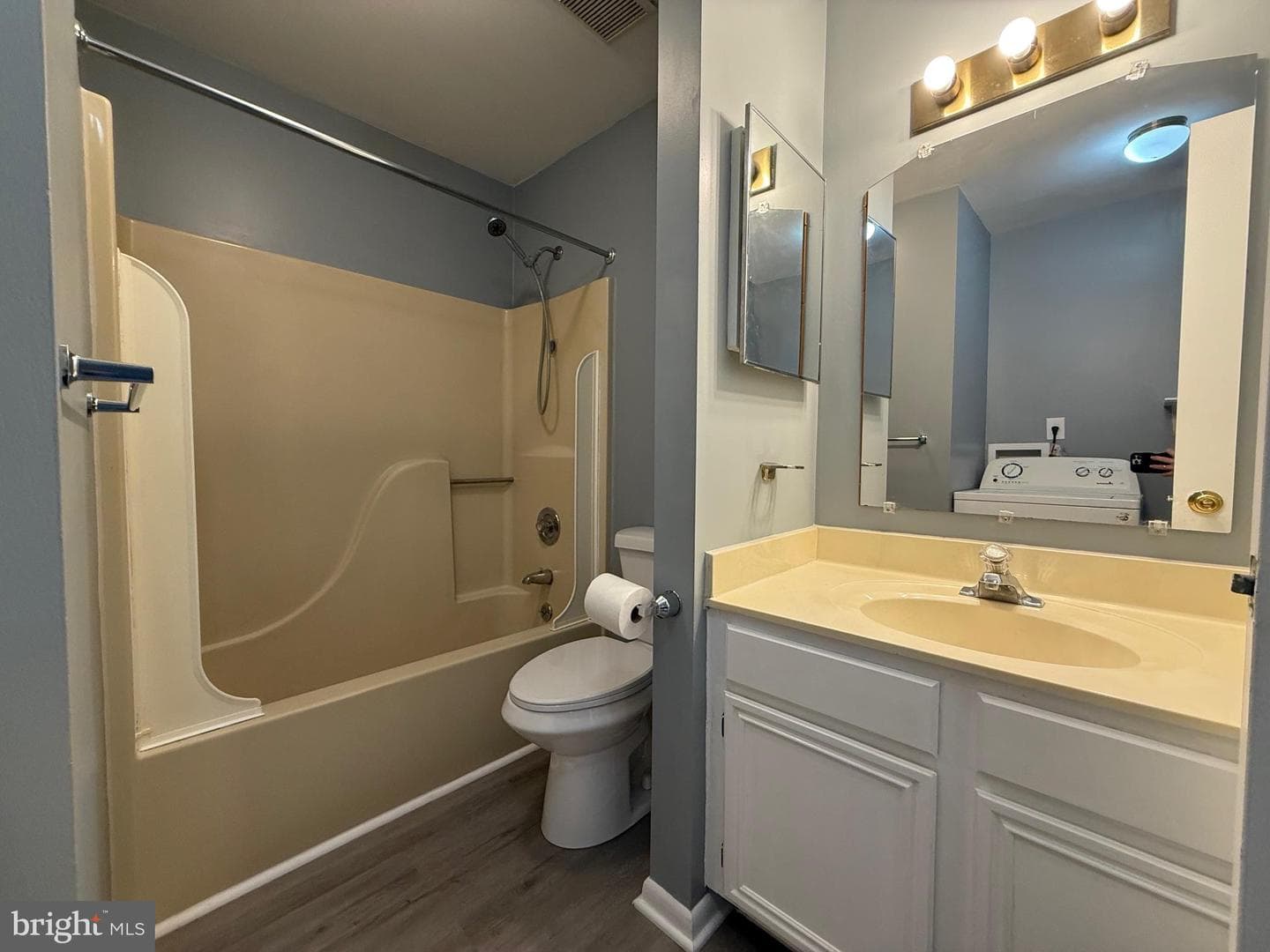 54 Chelmsford Court photo 28