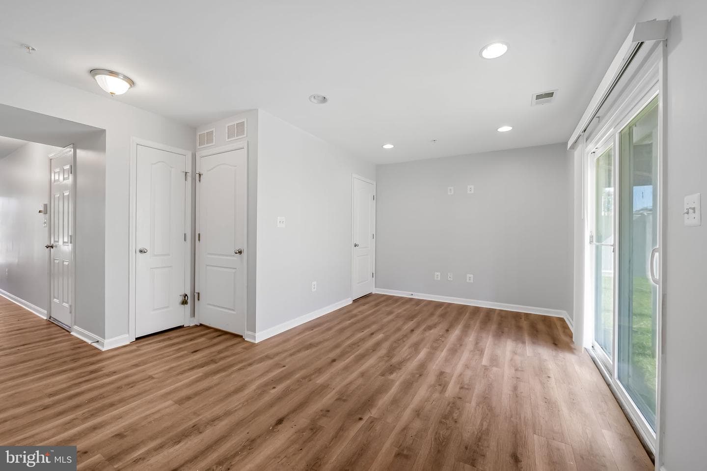 7723 Town View Drive photo 3