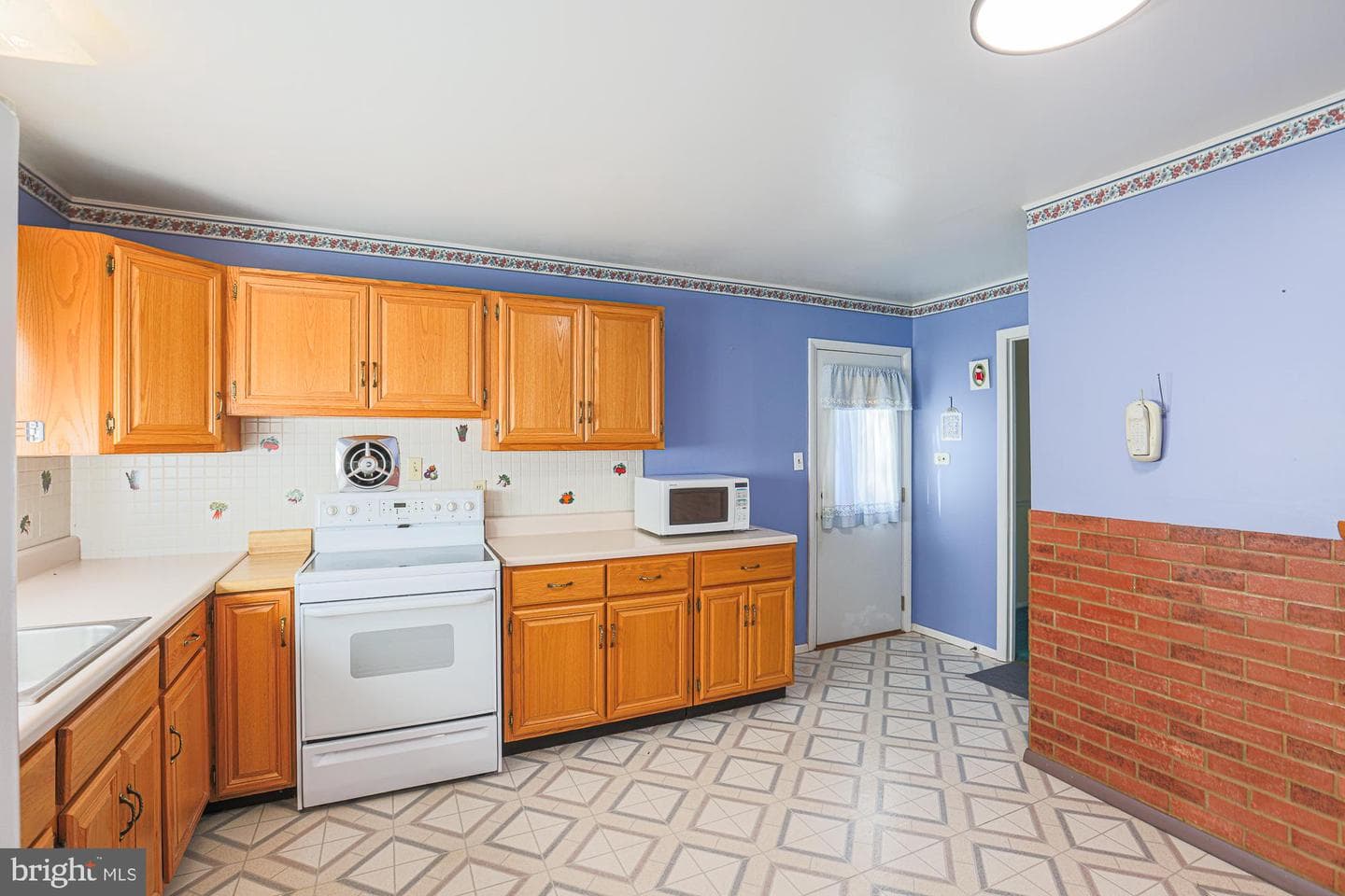 8602 David Avenue photo 7