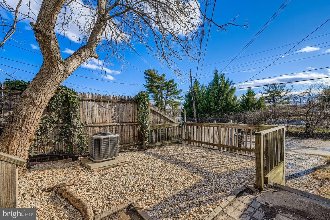 2725 Yarnall Road photo 20