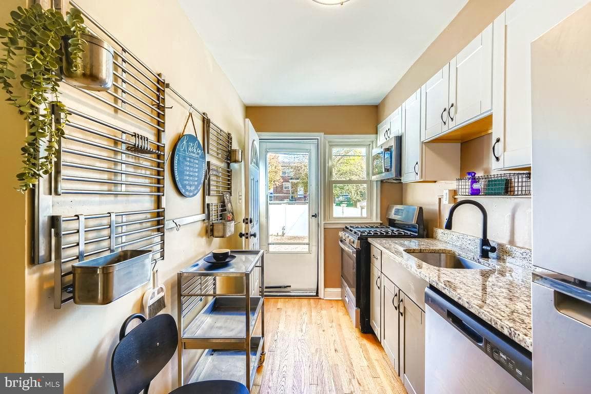 6841 Duluth Avenue photo 12