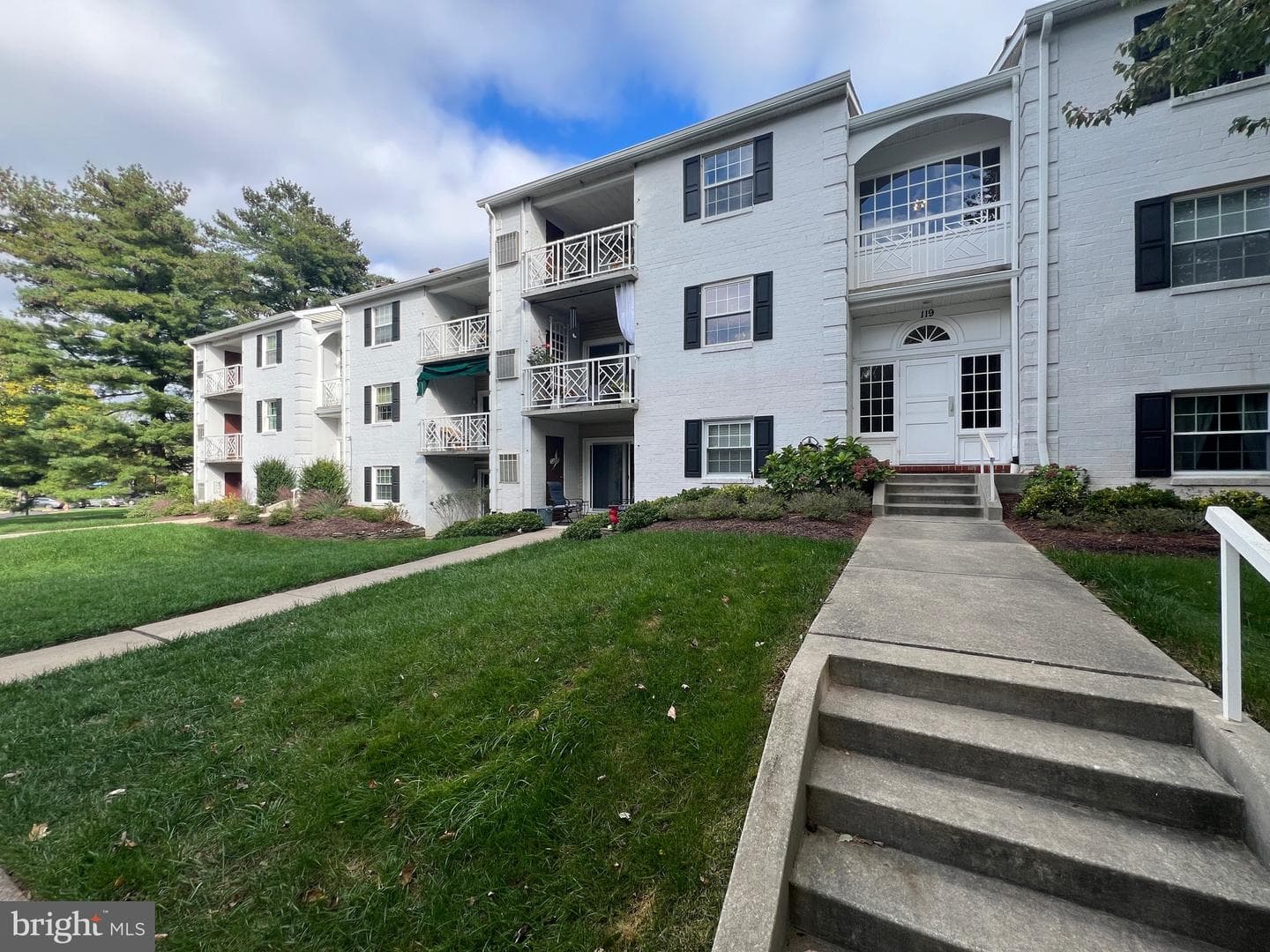 119 Castletown Road #302 photo 1