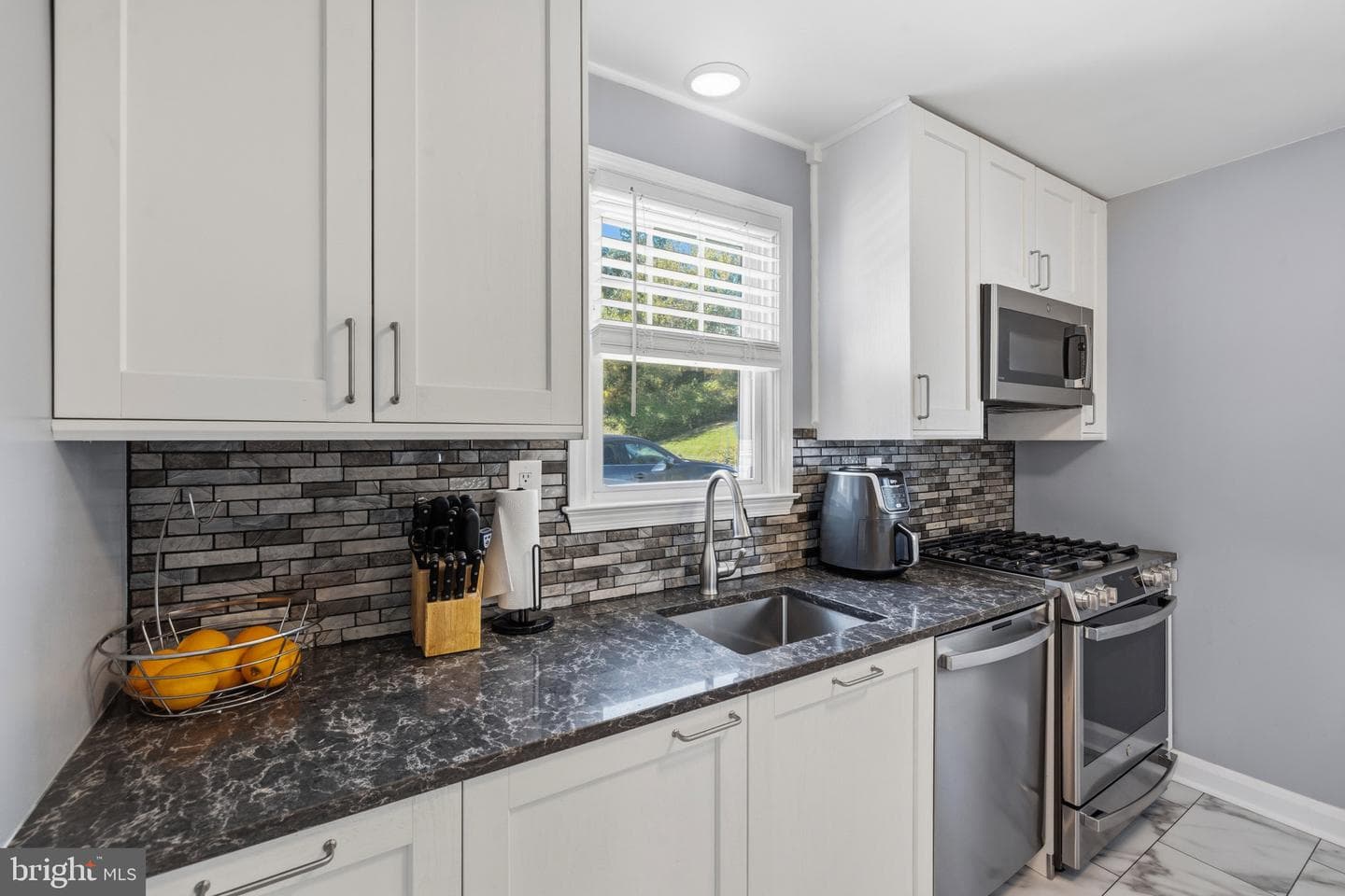 1246 Elm Road photo 6