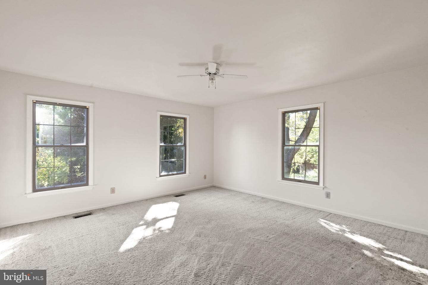 9 Dickens Square photo 15