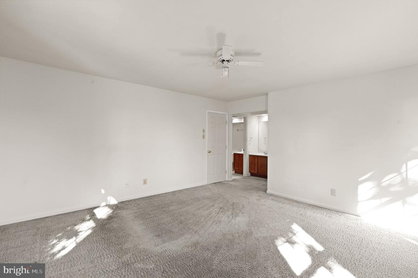 9 Dickens Square photo 16