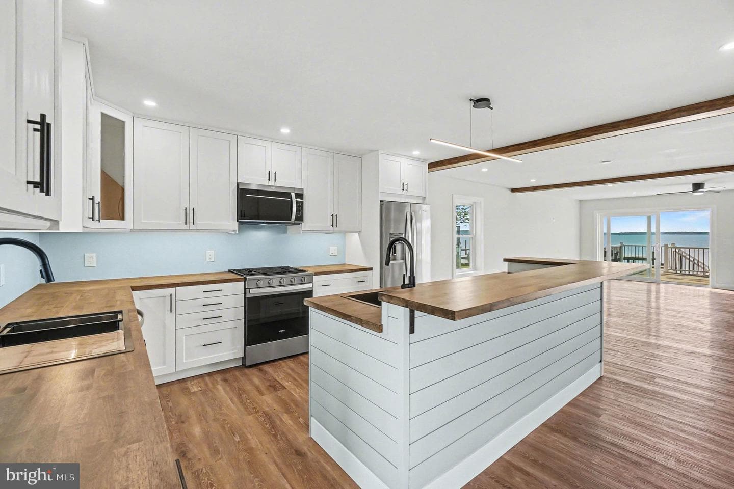9108 Hinton Avenue photo 21