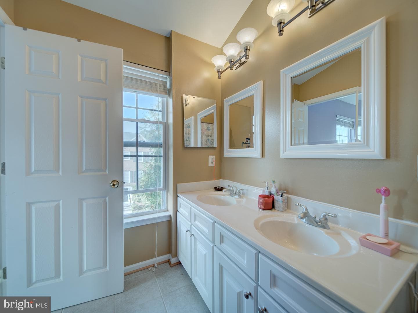 815 Lowe Road photo 28