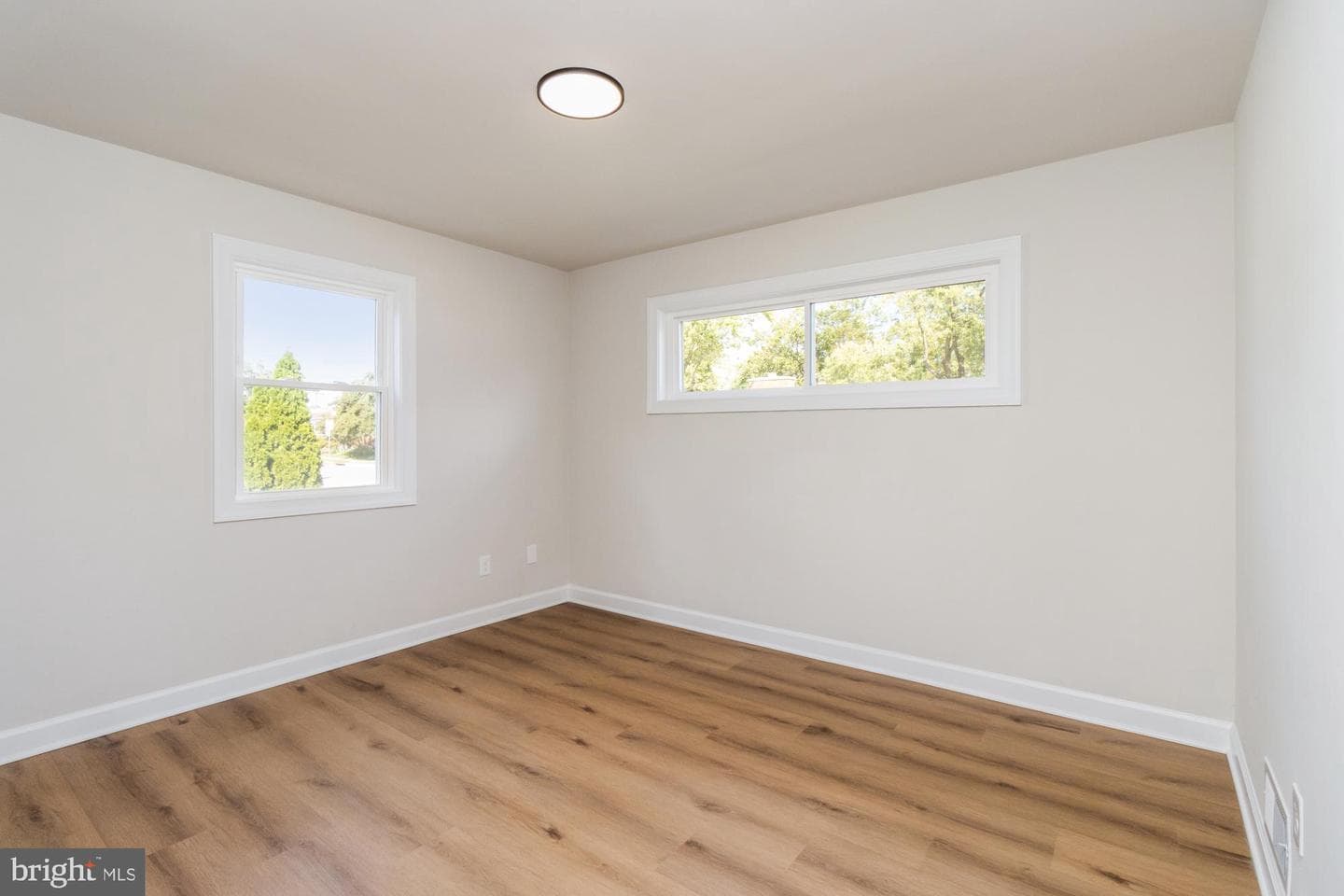 8016 Harris Avenue photo 14
