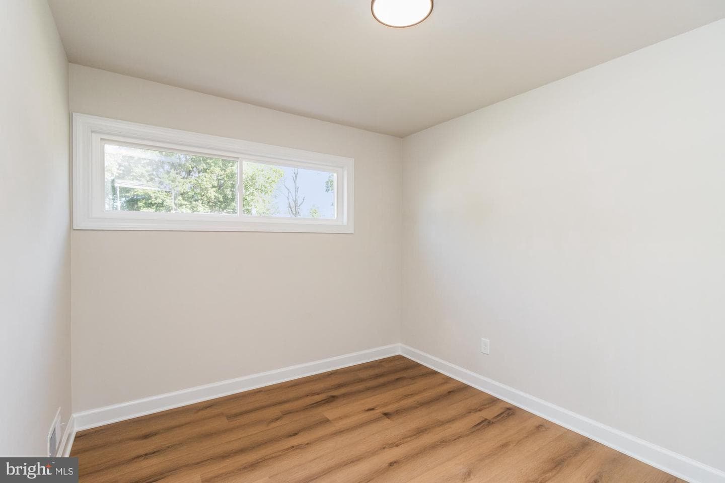 8016 Harris Avenue photo 16