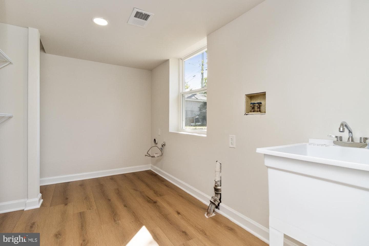 8016 Harris Avenue photo 28