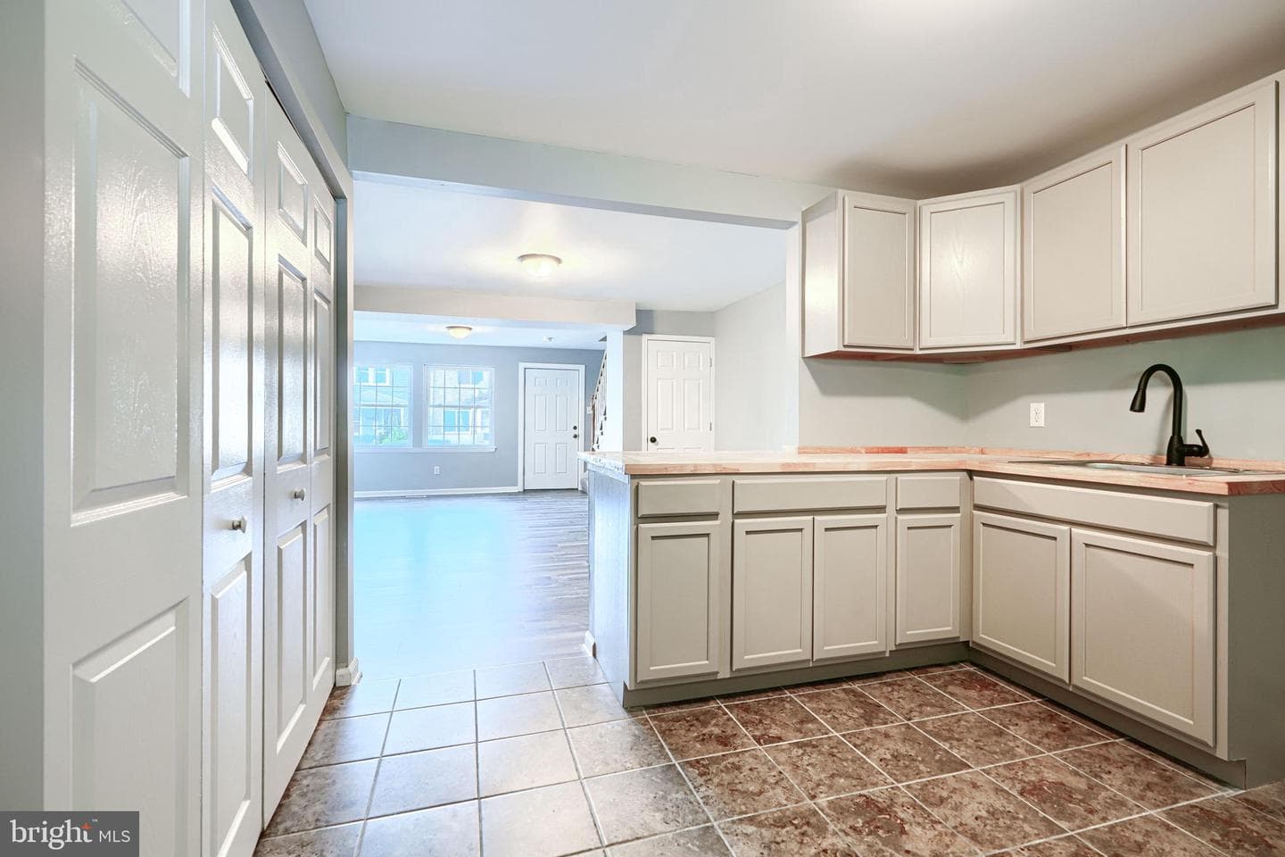 213 Colgate Avenue photo 10