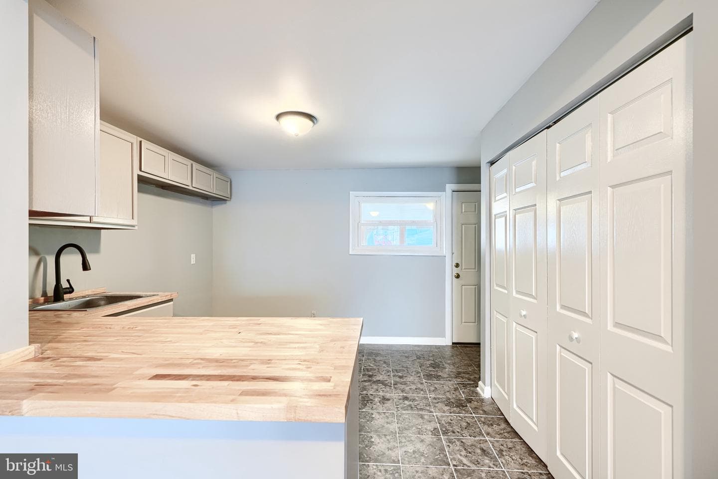 213 Colgate Avenue photo 8
