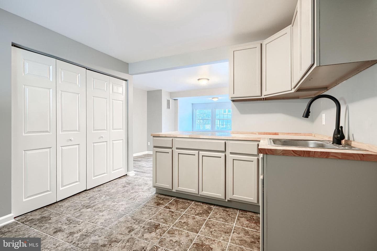 213 Colgate Avenue photo 9