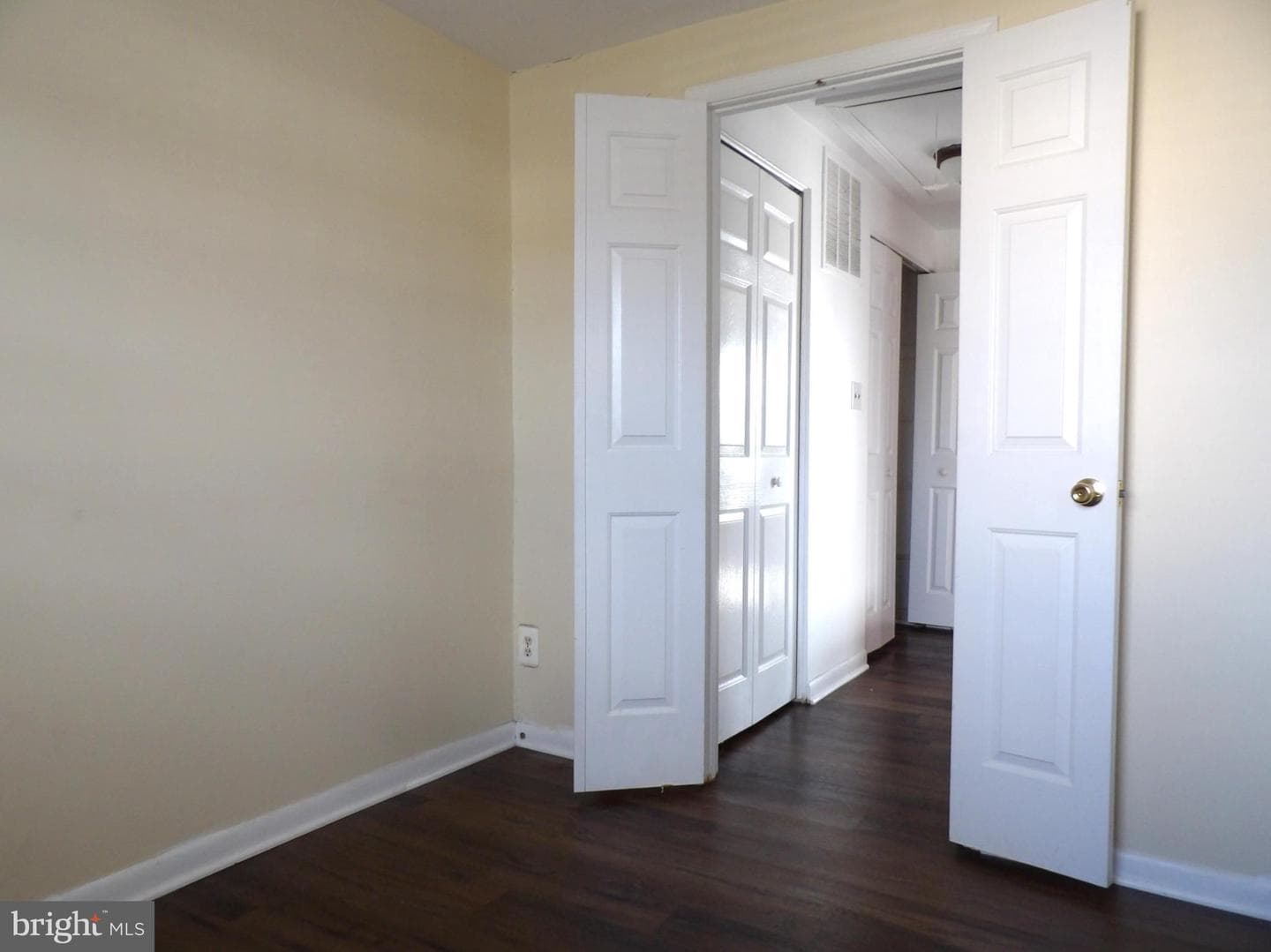 901 Grovehill Road photo 24