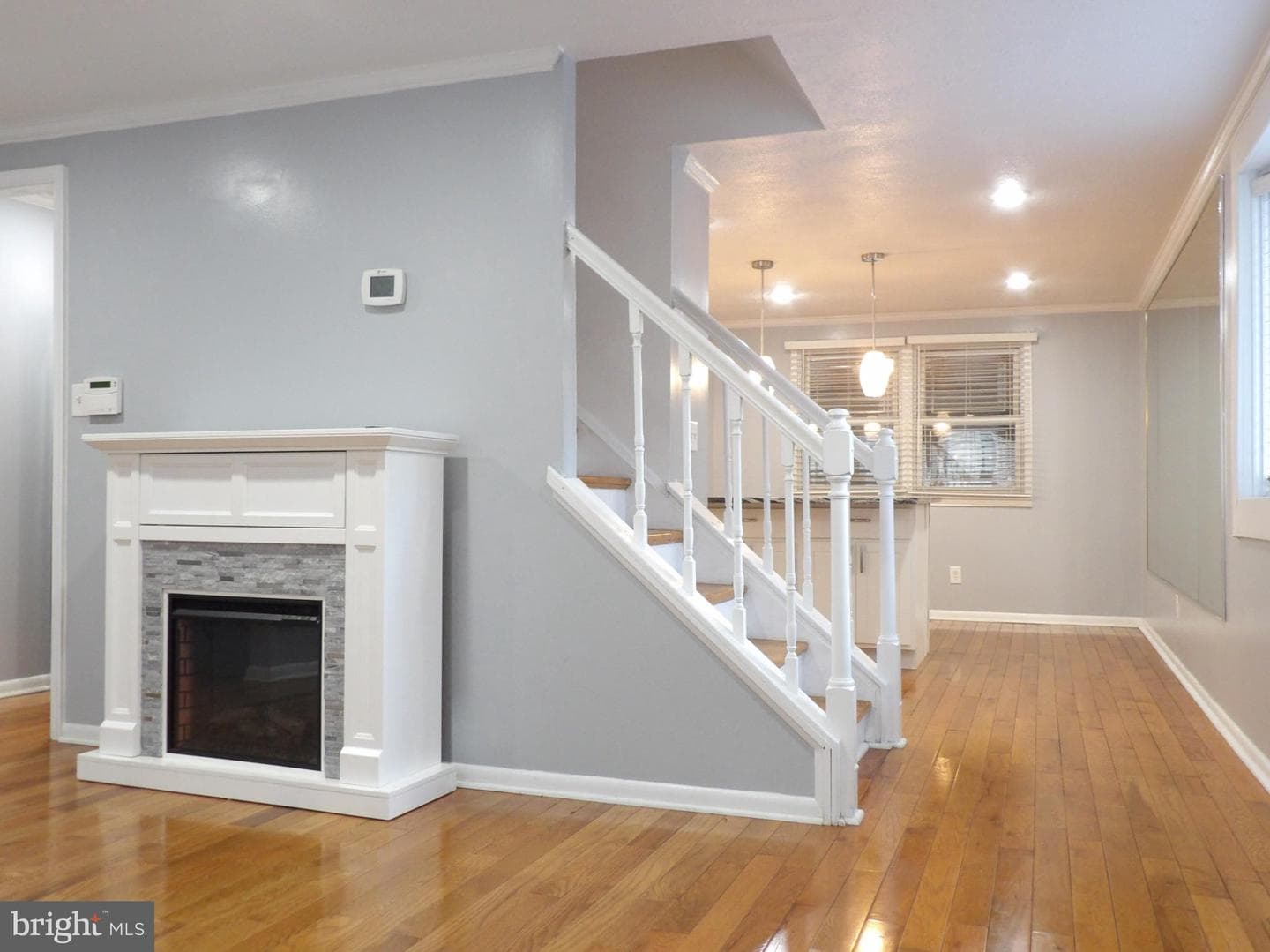 901 Grovehill Road photo 4