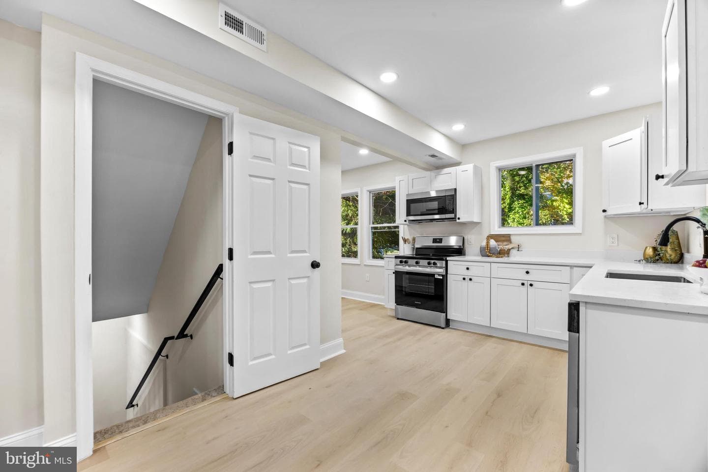 611 Cliveden Road photo 18