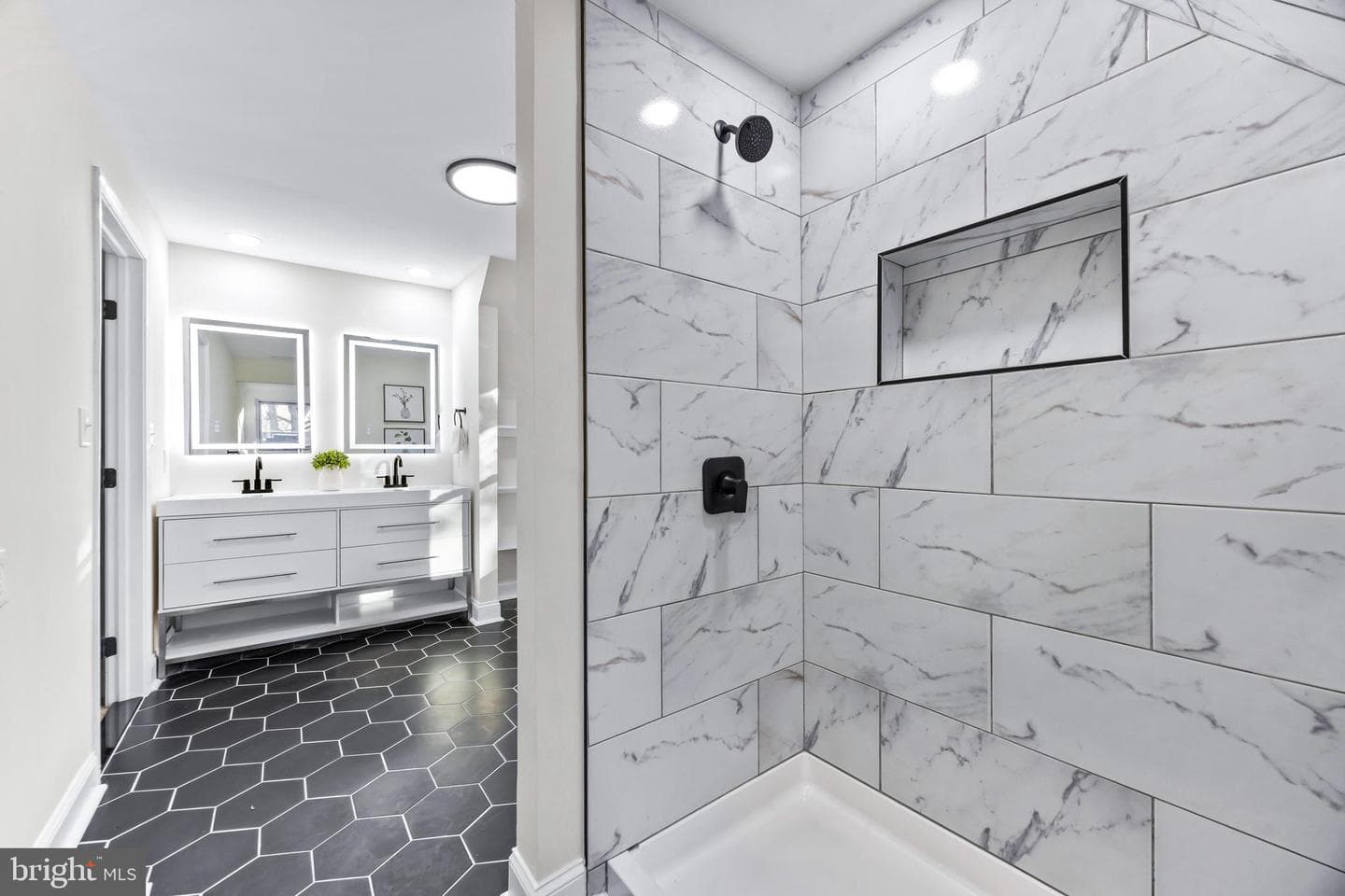 611 Cliveden Road photo 37