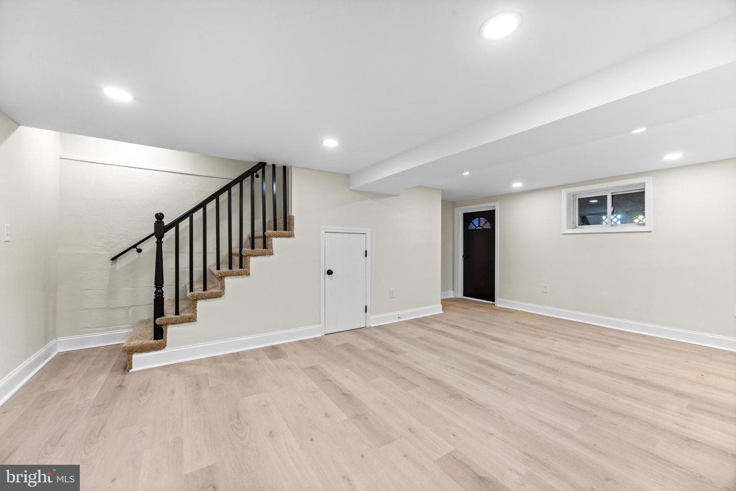 611 Cliveden Road photo 38