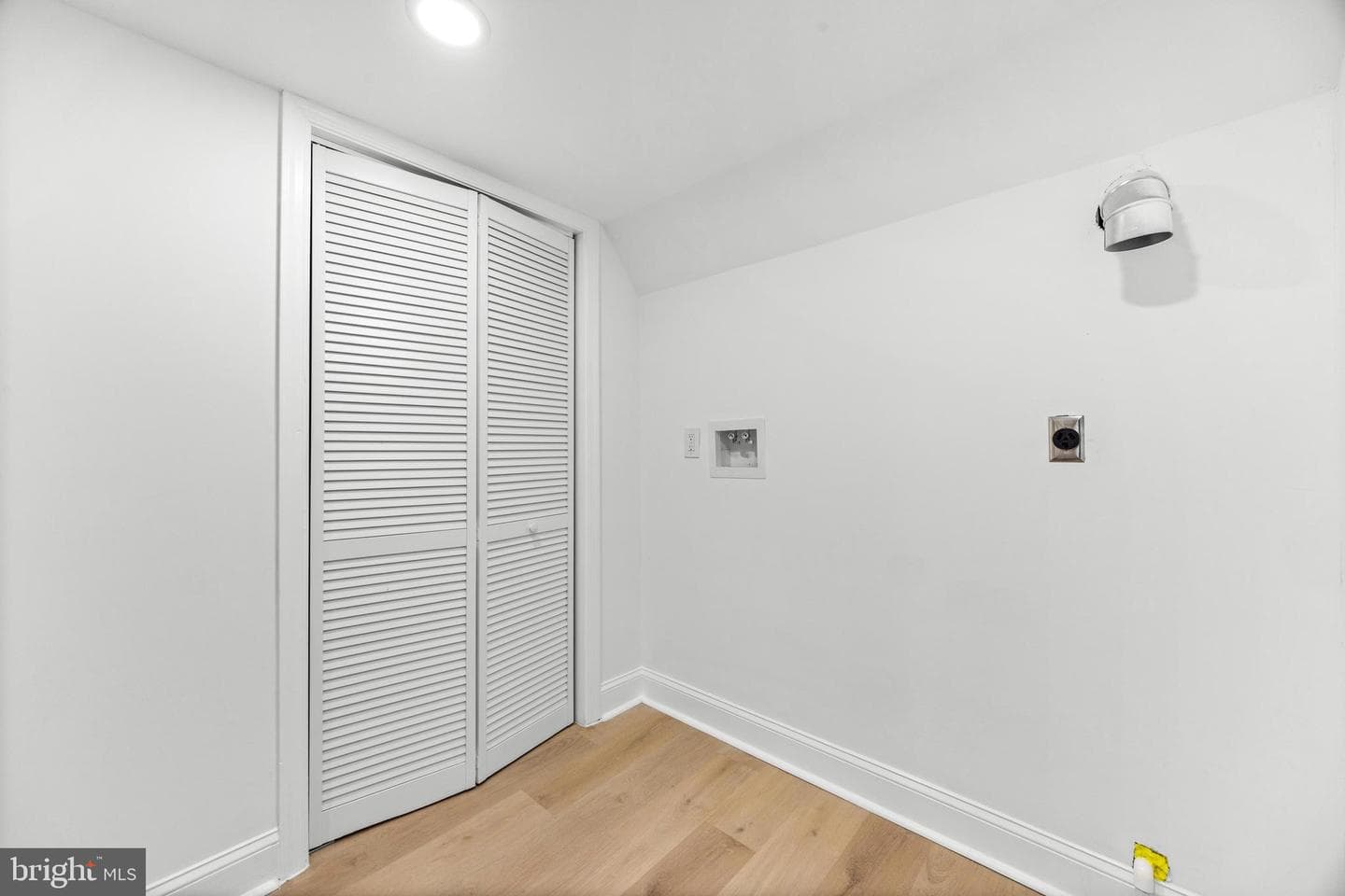 611 Cliveden Road photo 40