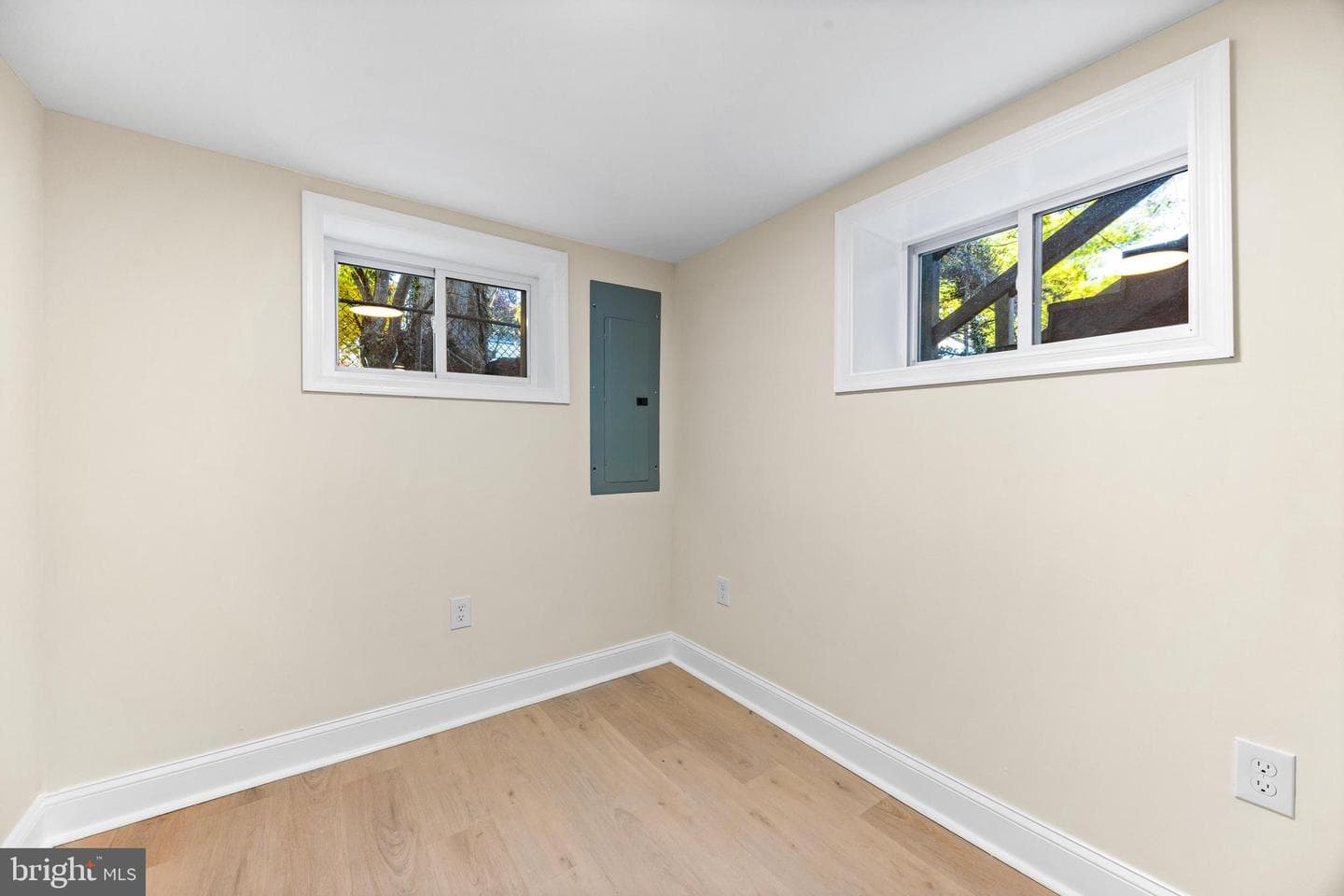 611 Cliveden Road photo 41