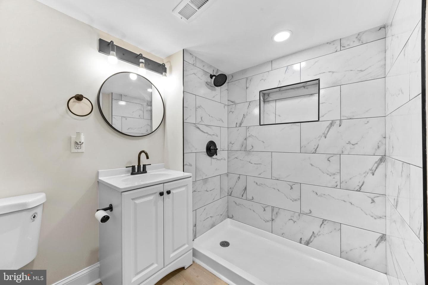 611 Cliveden Road photo 43