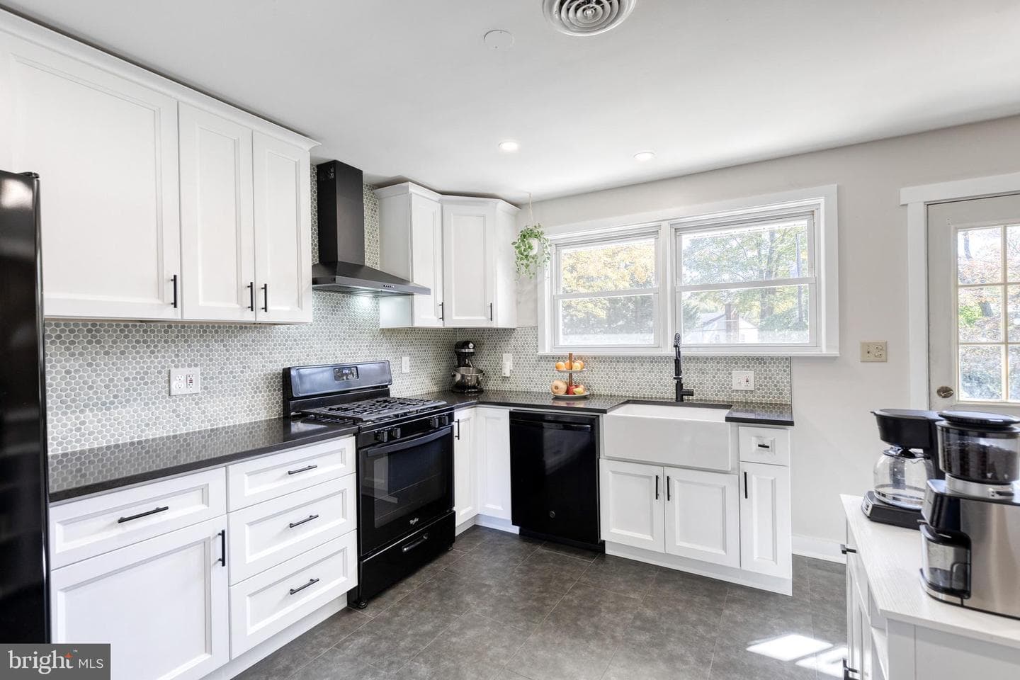 1607 Greenspring Drive photo 4