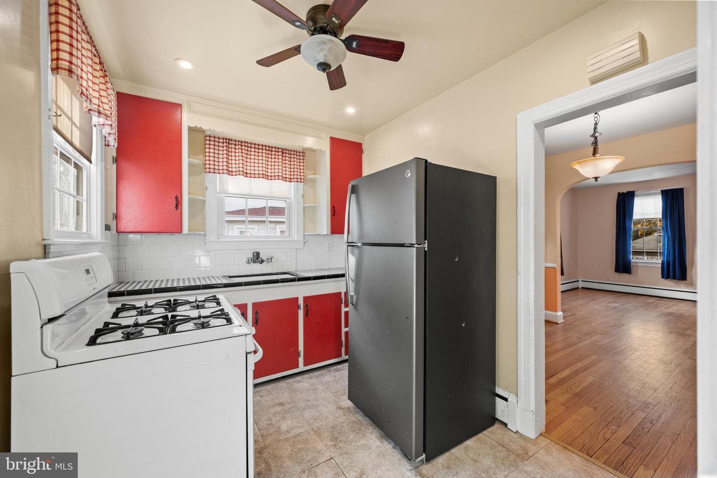 4605 Linden Avenue photo 4