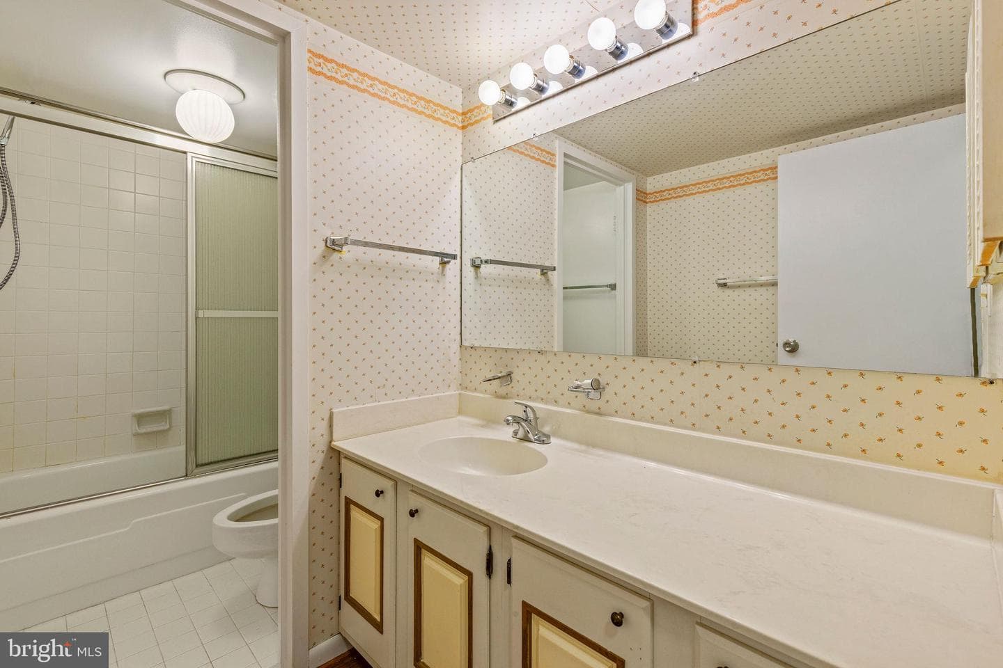 205 E Joppa Road #1606 photo 21