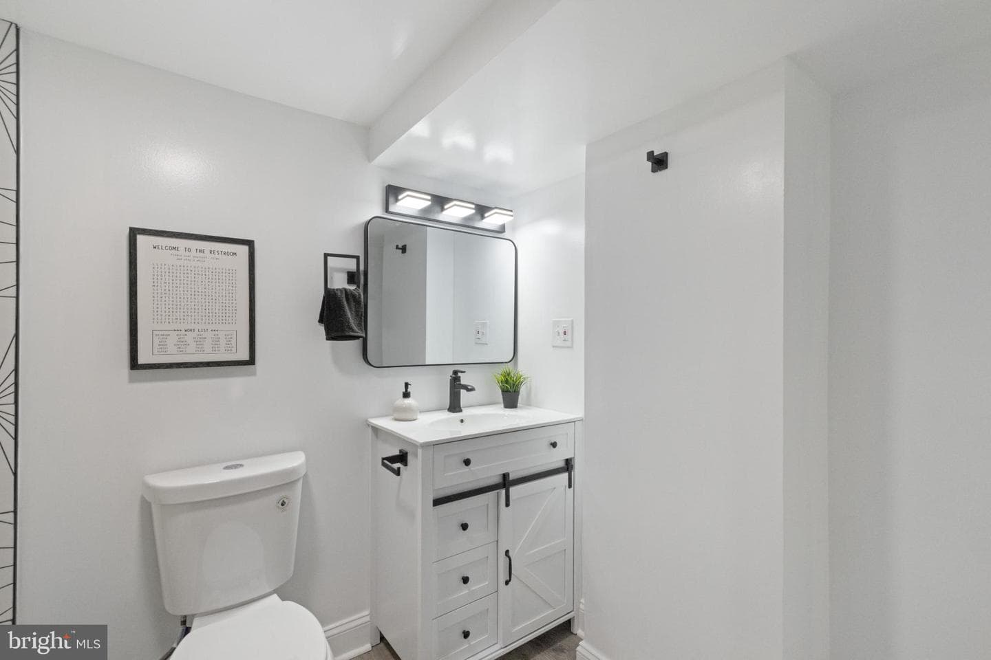 8908 Meadow Heights Road photo 25