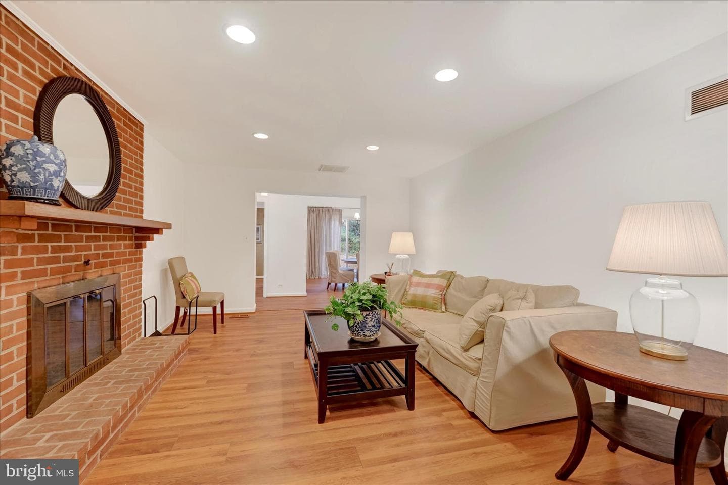 4 Midcrest Court photo 17