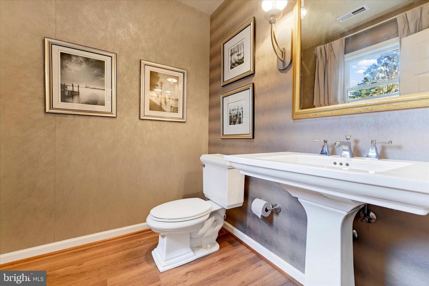 4 Midcrest Court photo 26