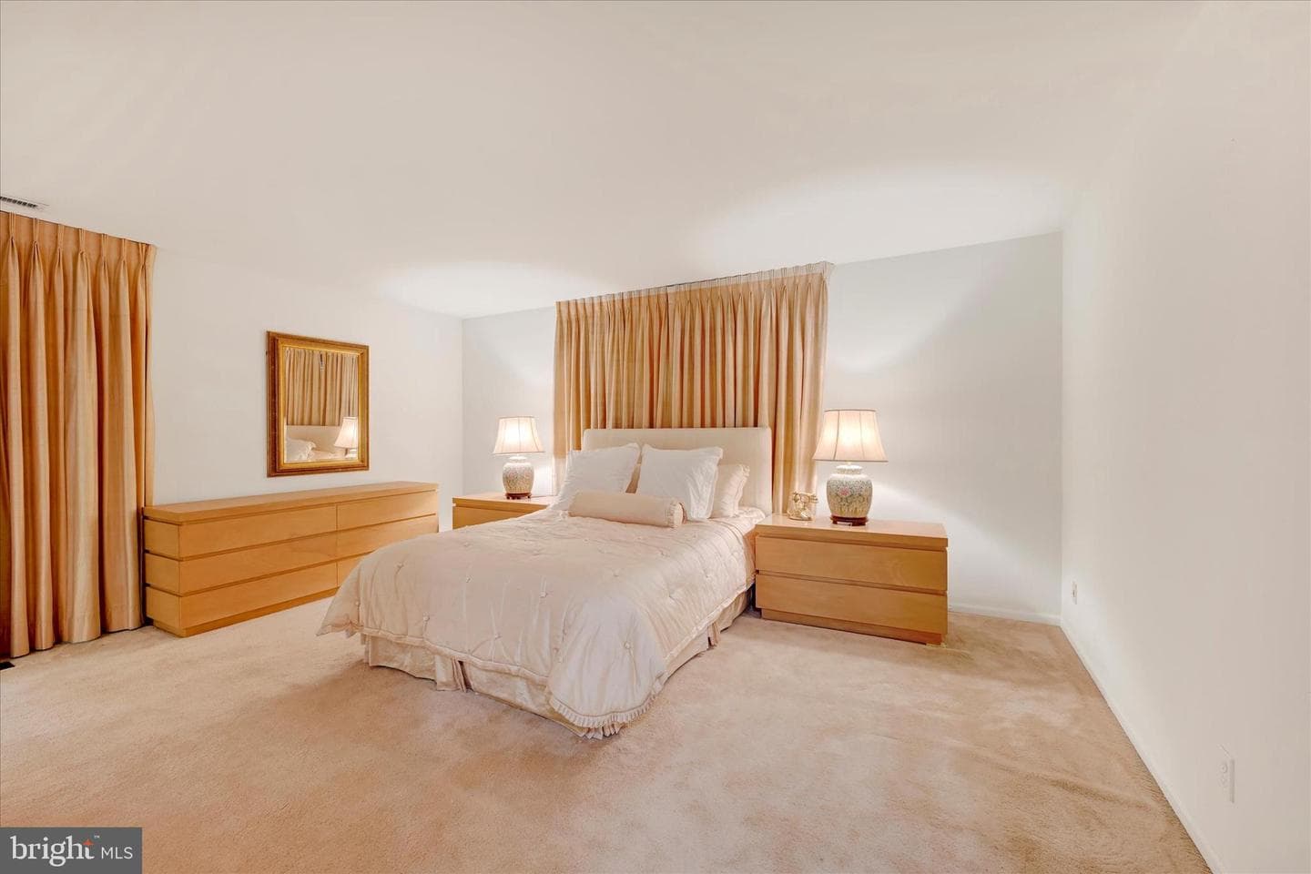 4 Midcrest Court photo 28
