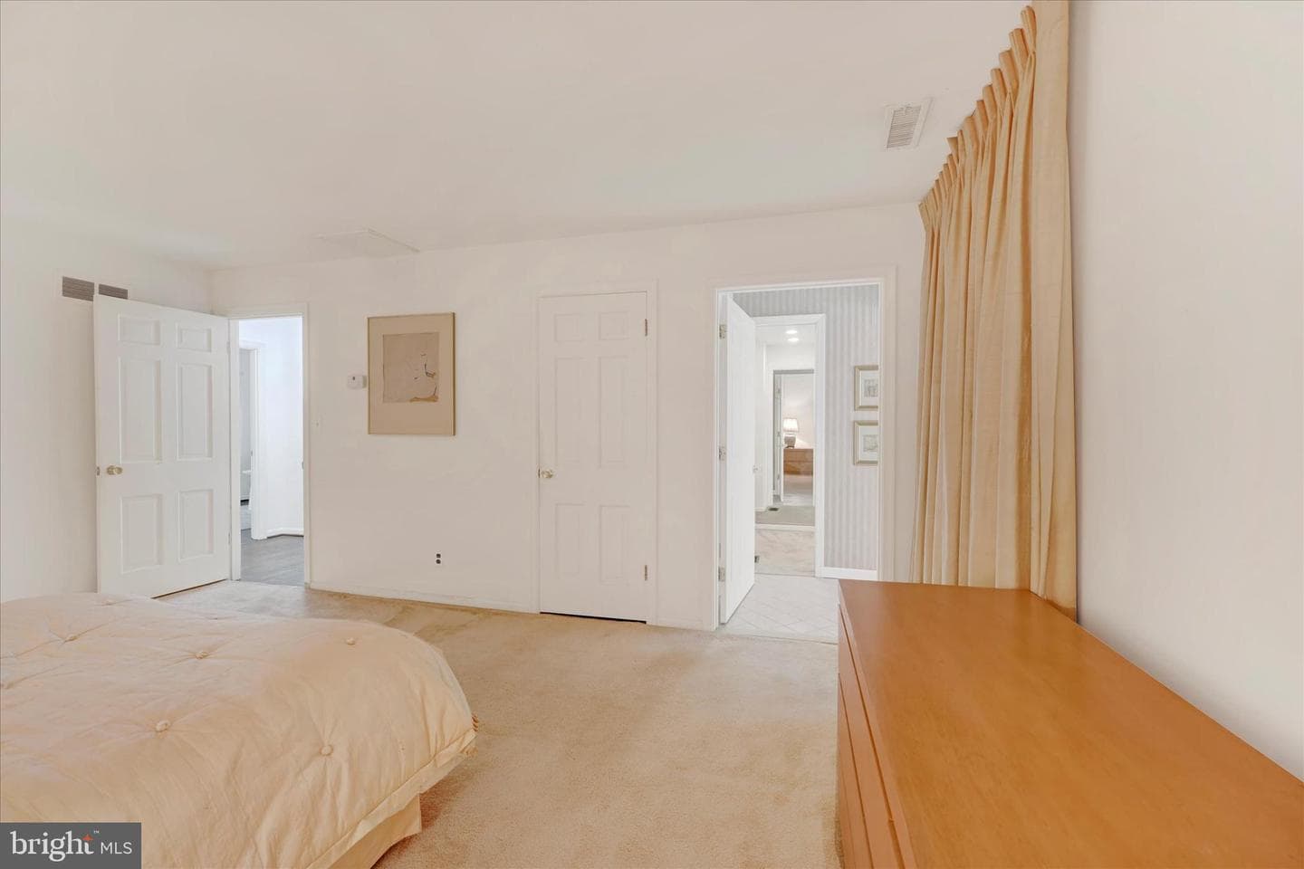 4 Midcrest Court photo 29