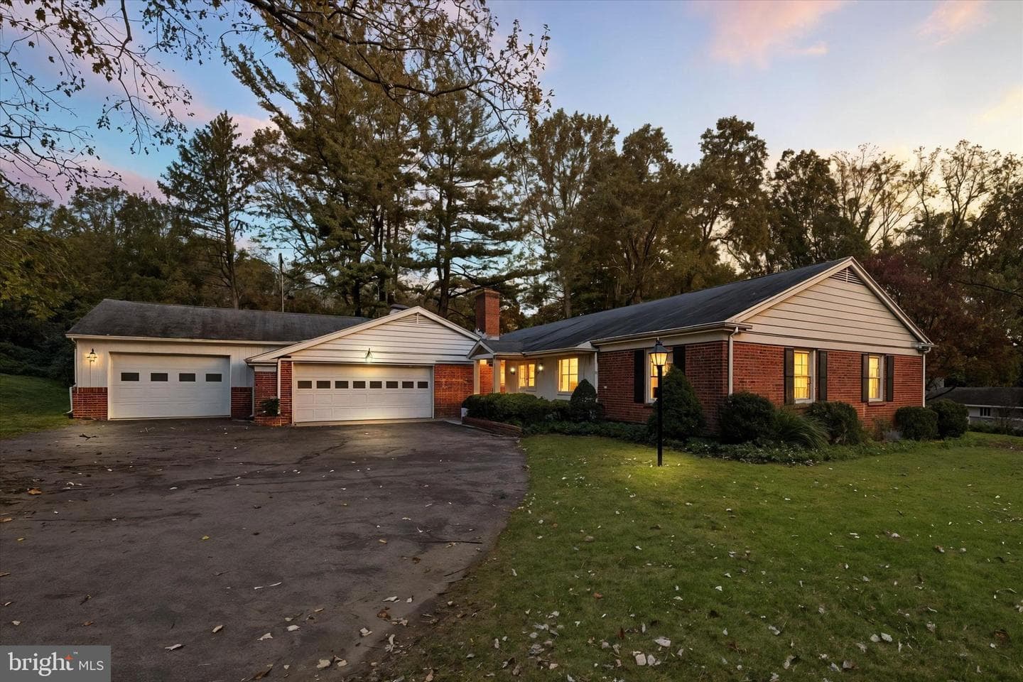 4 Midcrest Court photo 3