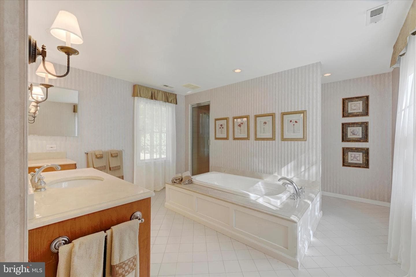4 Midcrest Court photo 30
