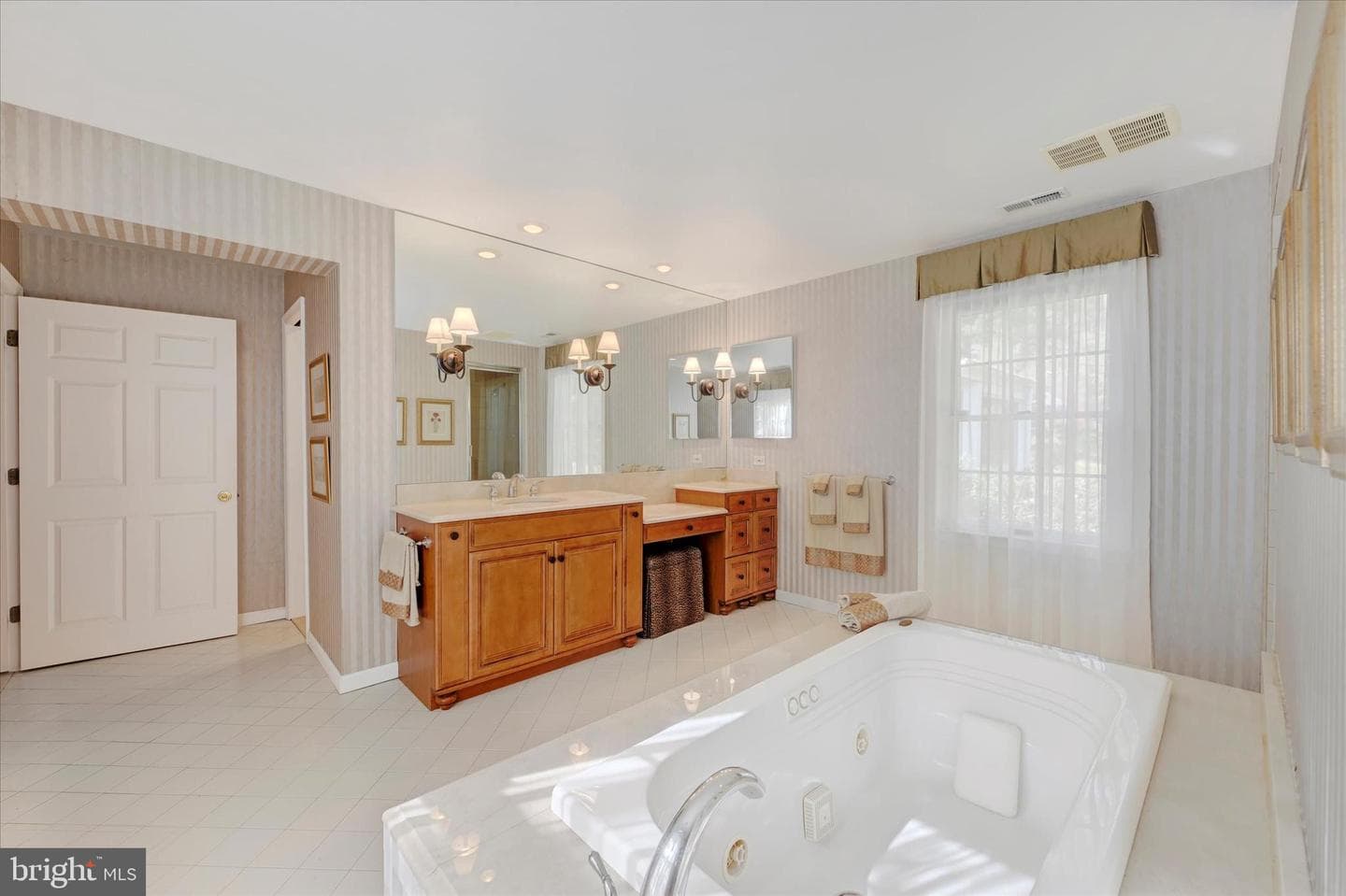4 Midcrest Court photo 31